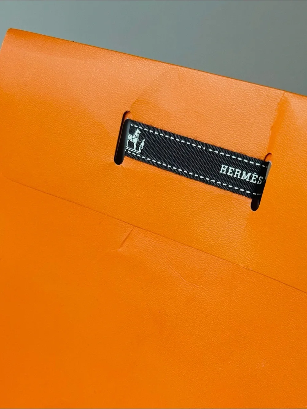Luxury Hermès Classic Orange Presentation Tote with & Ribbon - Picture 5 of 5